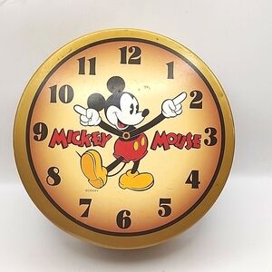 Vintage 1996 Disney's Mickey Mouse Clock Collector's Tin